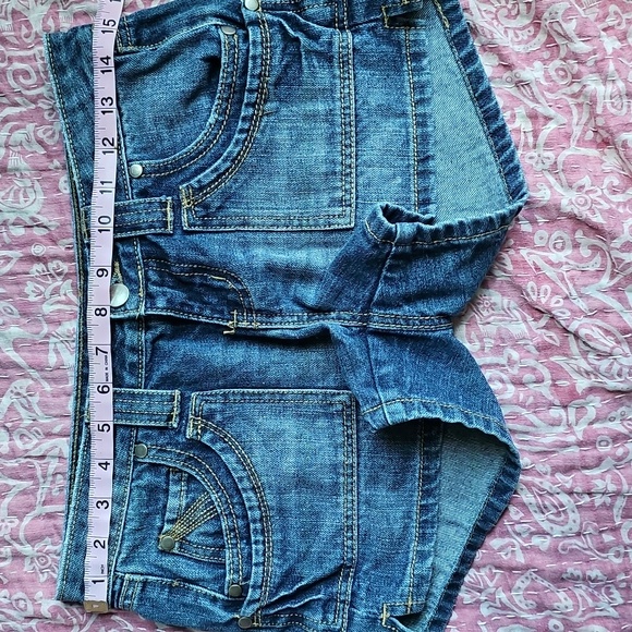 S.O. Wear it Declare it 2000s Lowrise Jean shorts - Picture 7 of 10